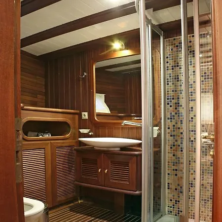 Onelli Yachting - Palmyra 보트호텔 *