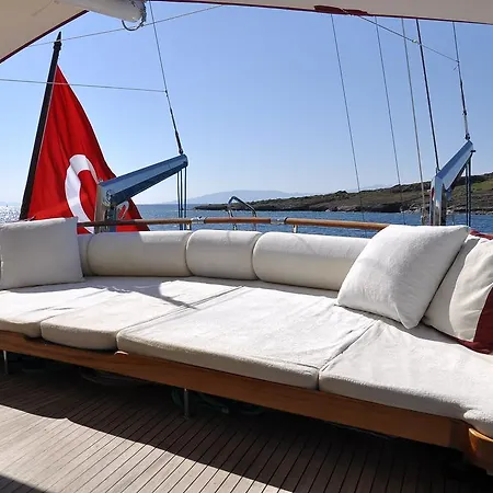 Onelli Yachting - Palmyra 보트호텔