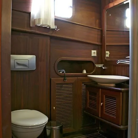 Onelli Yachting - Palmyra 보트호텔 *