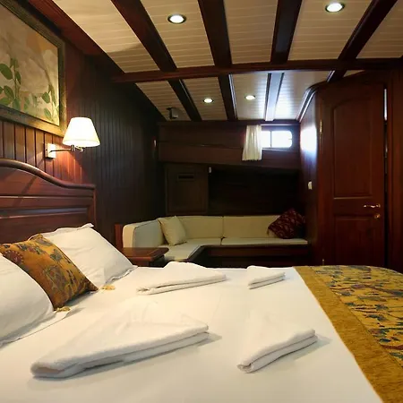 Onelli Yachting - Palmyra 보트호텔