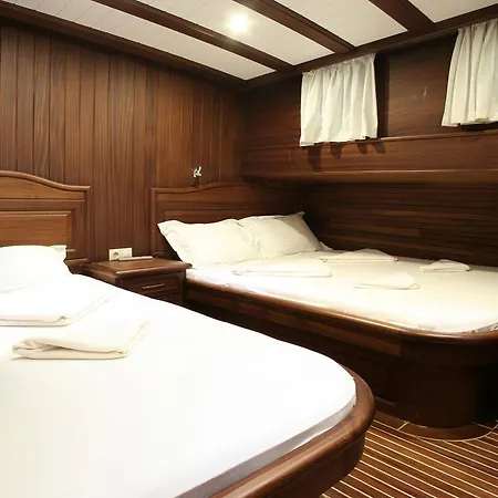 Onelli Yachting - Palmyra 보트호텔 *